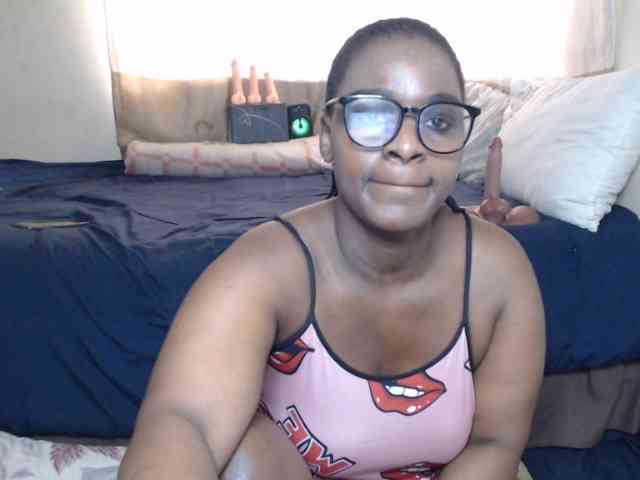 Prettybkack25 webcam