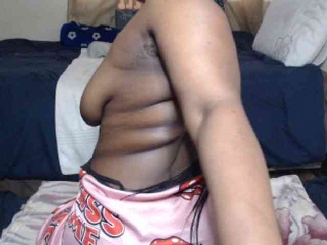 Prettybkack25 webcam