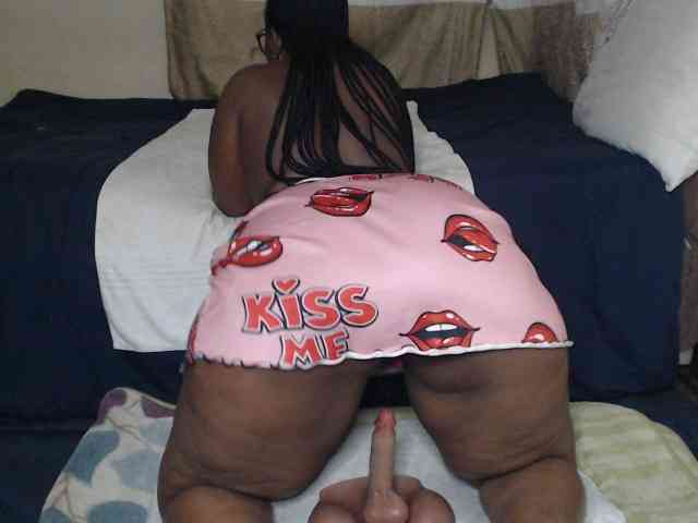Prettybkack25 webcam