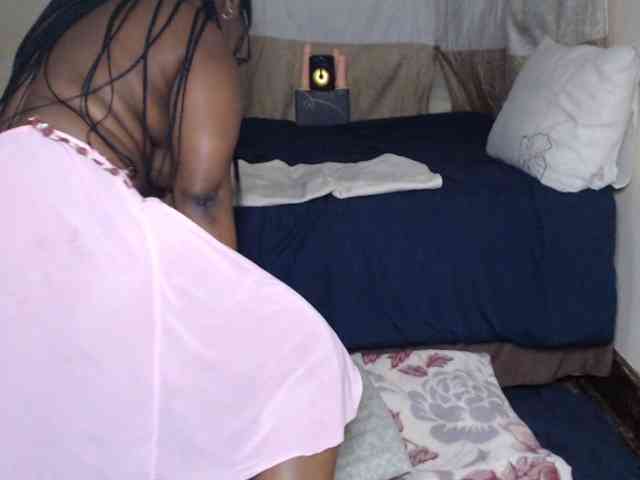 Prettybkack25 webcam