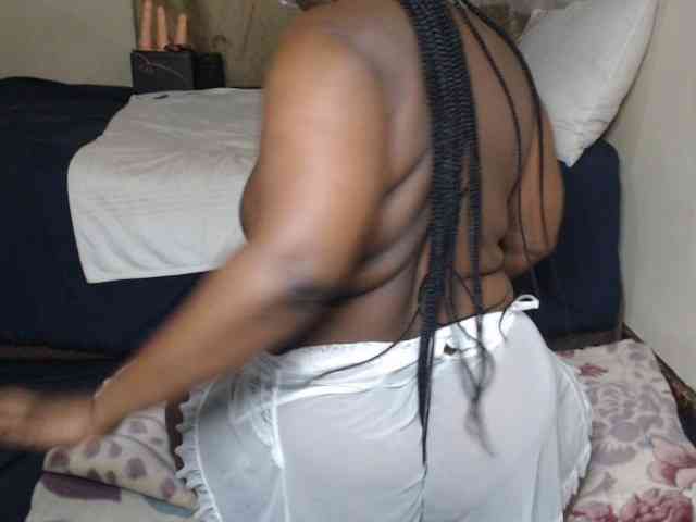 Prettybkack25 webcam