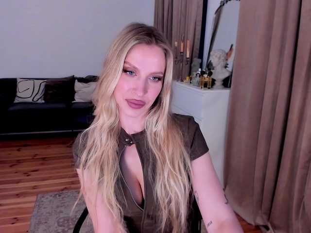 ToxicBlonde webcam