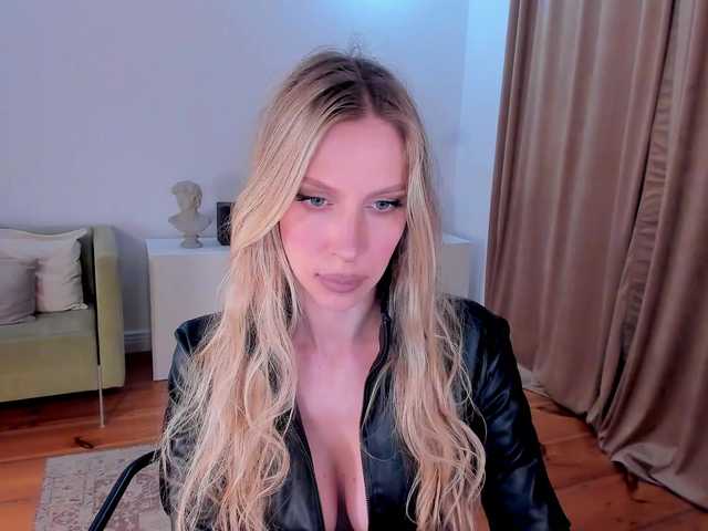 ToxicBlonde webcam