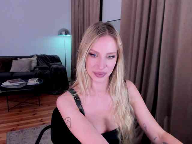 ToxicBlonde webcam