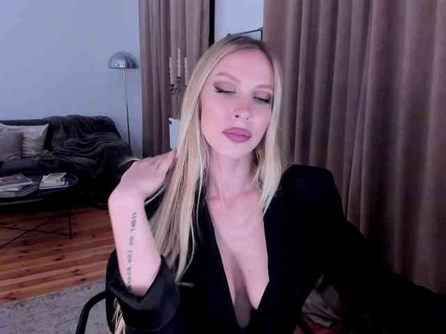 ToxicBlonde webcam
