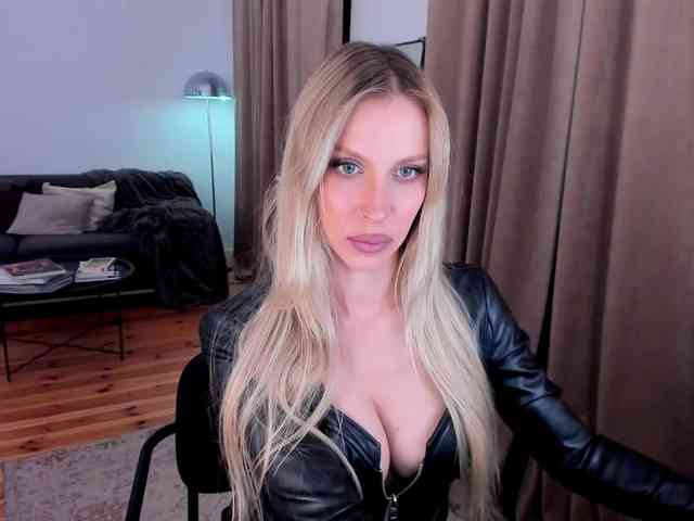 ToxicBlonde webcam