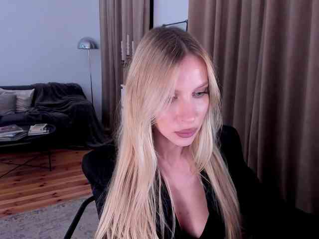 ToxicBlonde webcam