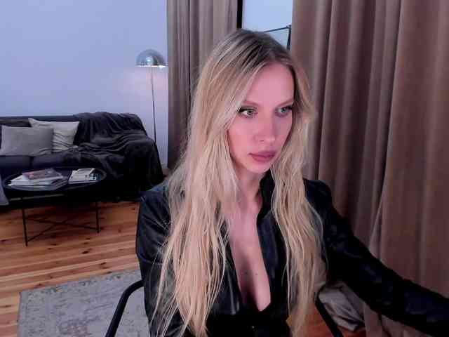 ToxicBlonde webcam