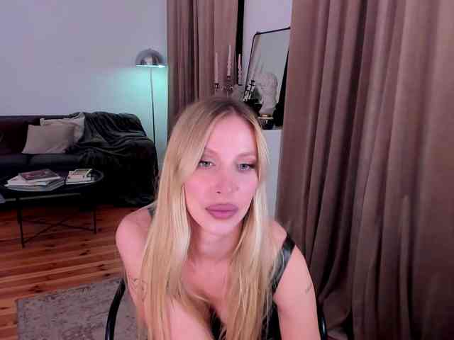 ToxicBlonde webcam