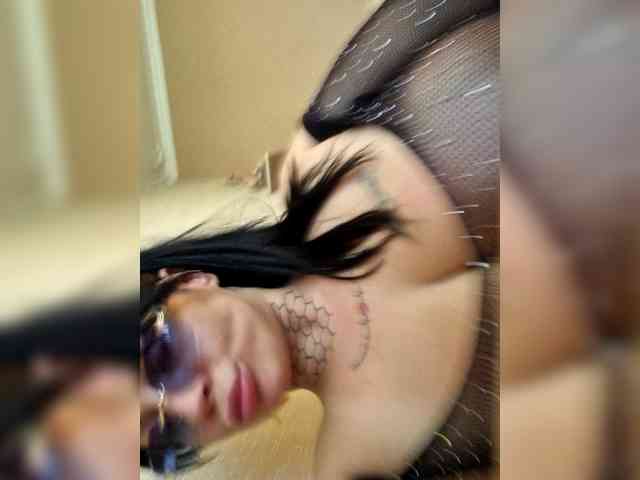 LilyLilyBG webcam