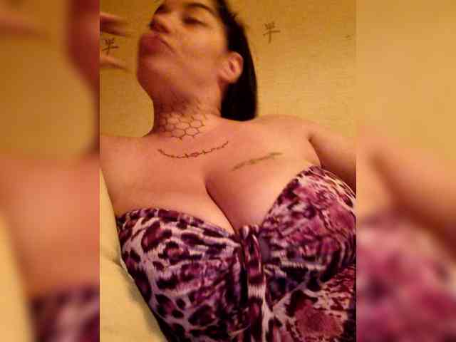 LilyLilyBG webcam