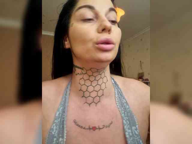 LilyLilyBG webcam
