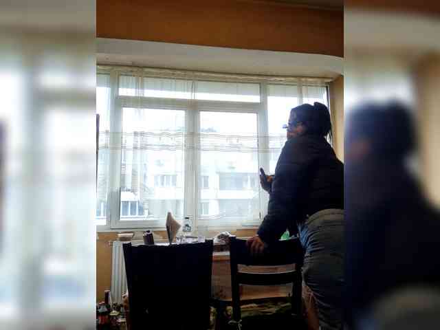LilyLilyBG webcam