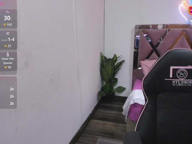 Cleopatra-tay webcam