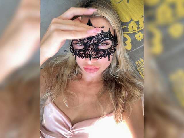 LiyaSilvers webcam