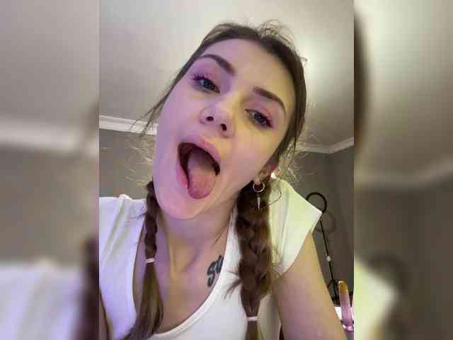 KristinaMoonx webcam