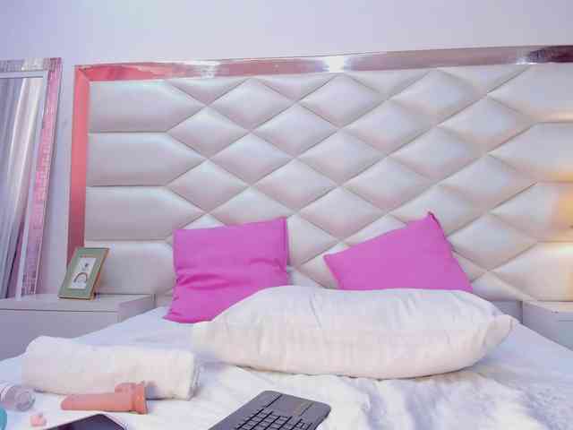 KarinaGomez webcam
