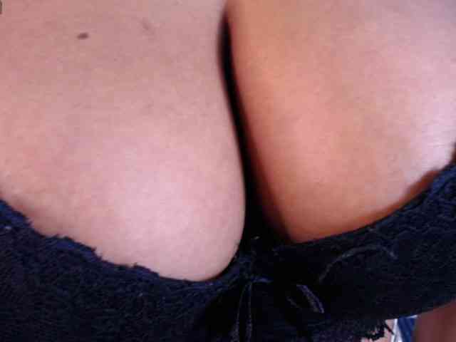 IsabellaLuxe webcam