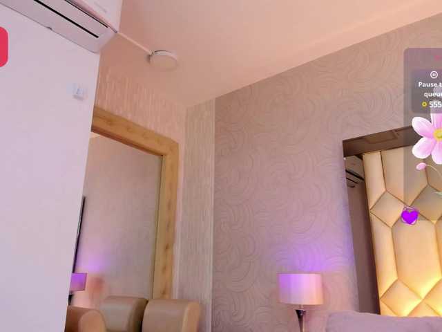 BellaSaint webcam