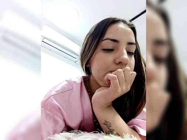 BellaSaint webcam