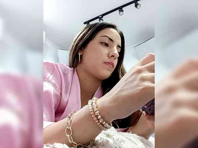 BellaSaint webcam