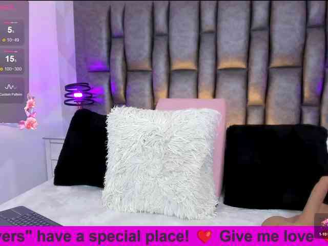 BellaSaint webcam