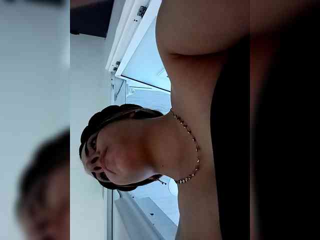 BellaSaint webcam