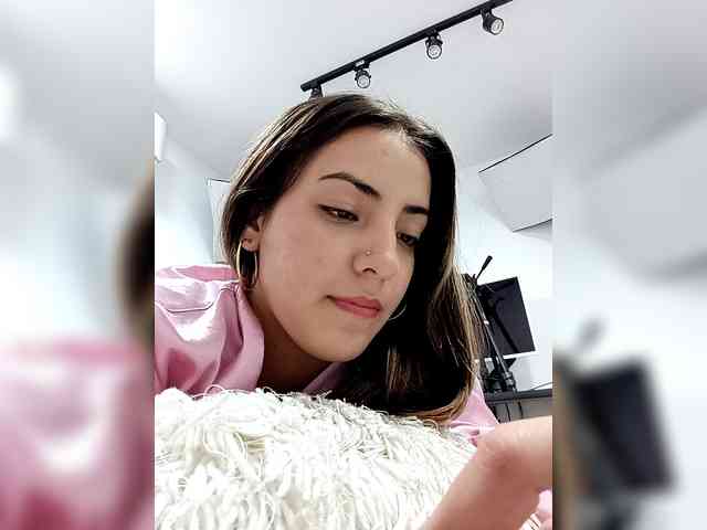 BellaSaint webcam