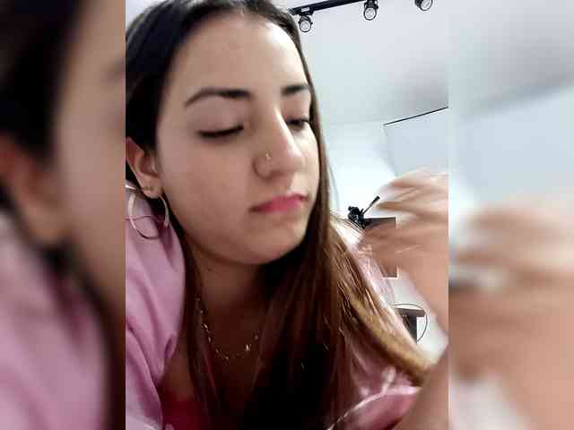 BellaSaint webcam