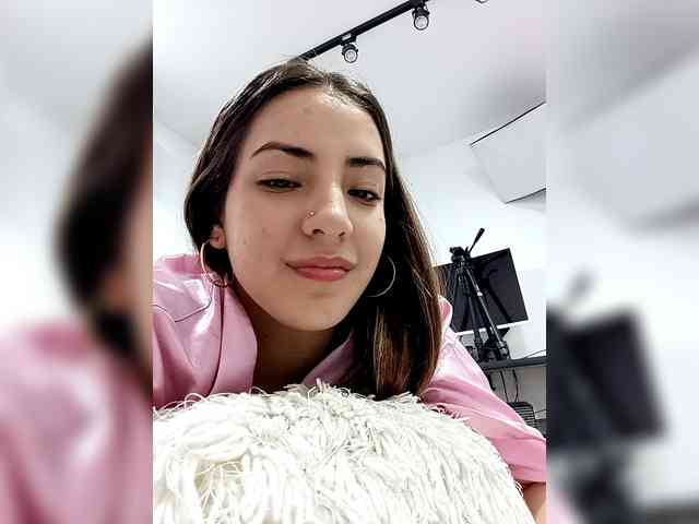 BellaSaint webcam