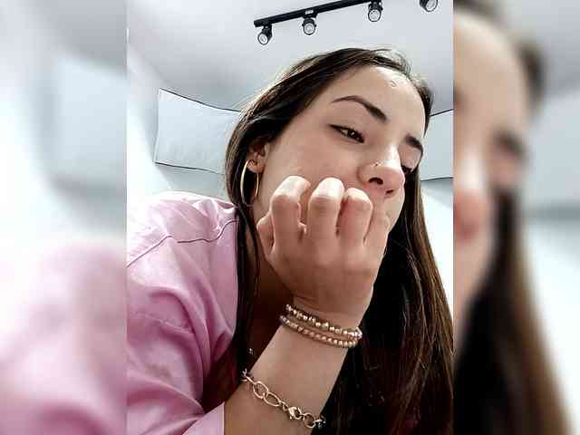 BellaSaint webcam