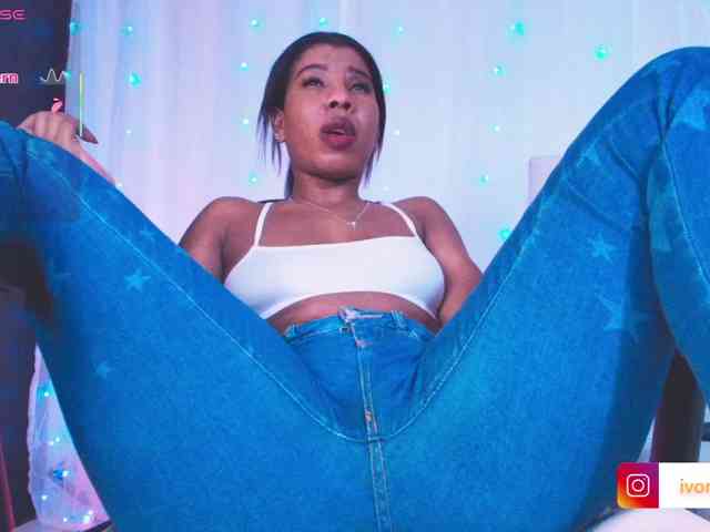 Yvonejoness webcam