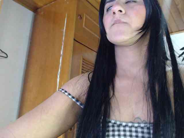 hilari18 webcam