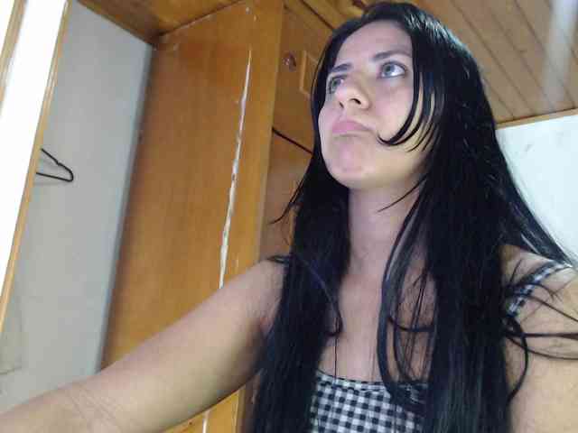 hilari18 webcam