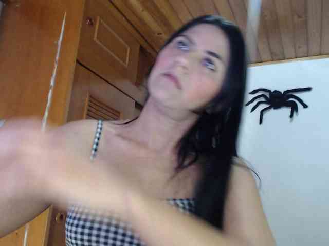 hilari18 webcam