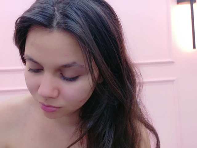 Entra en el chat con el modelo CarolineVega CarolineVega