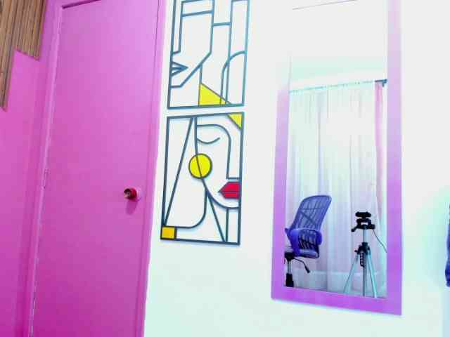 LuciaSpear webcam