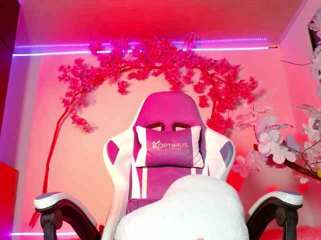 Lindseyferrer webcam