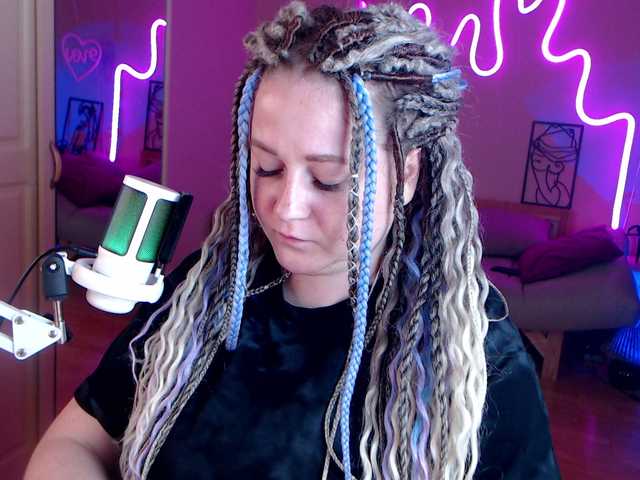 LizzyShine webcam