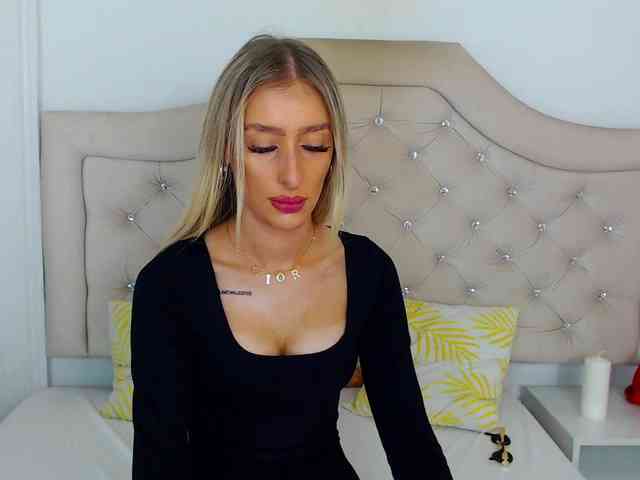 NatalieFlirt webcam