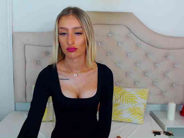 NatalieFlirt webcam