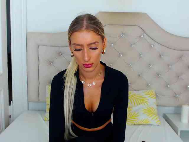 NatalieFlirt webcam