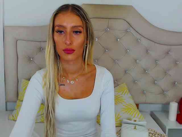 NatalieFlirt webcam