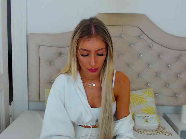 NatalieFlirt webcam