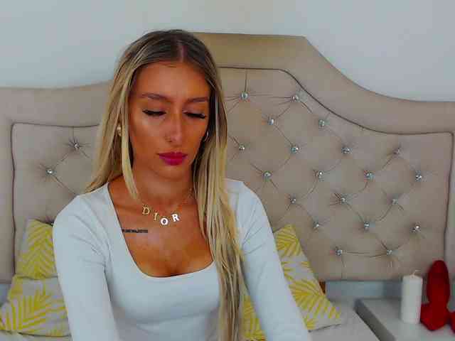 NatalieFlirt webcam