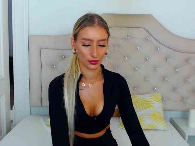 NatalieFlirt webcam