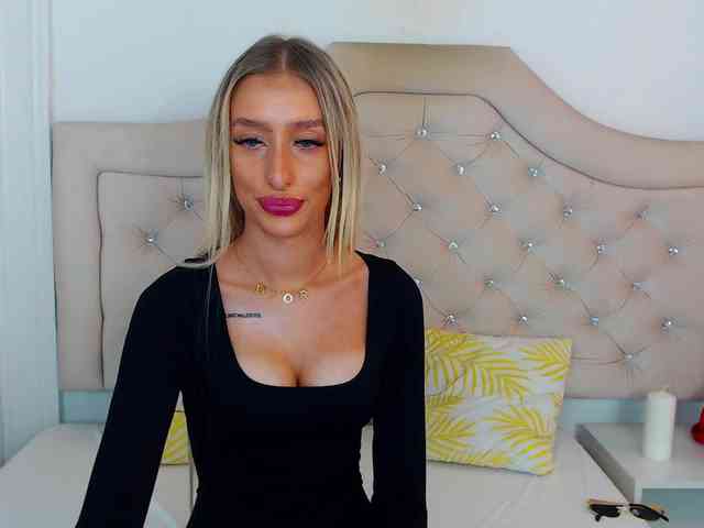 NatalieFlirt webcam