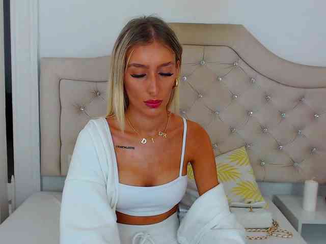 NatalieFlirt webcam