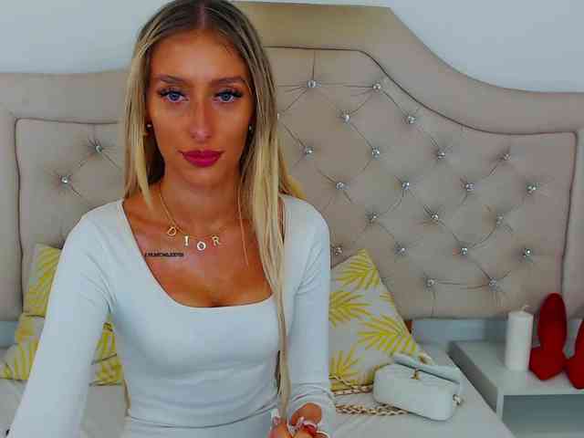 NatalieFlirt webcam