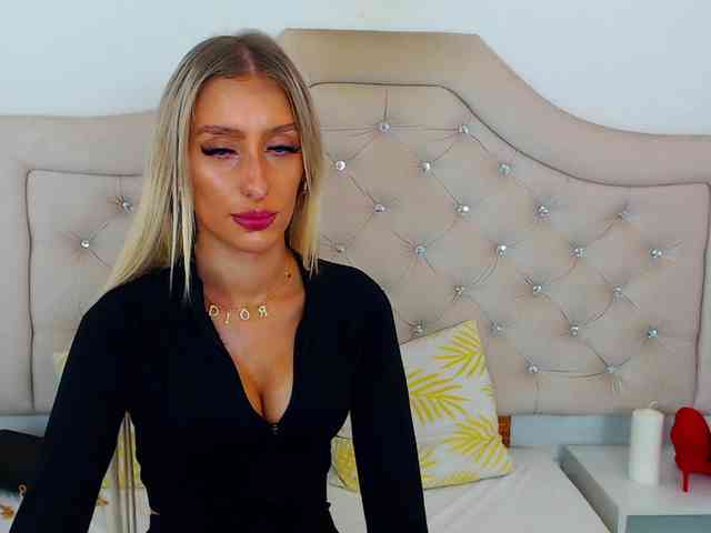 NatalieFlirt webcam